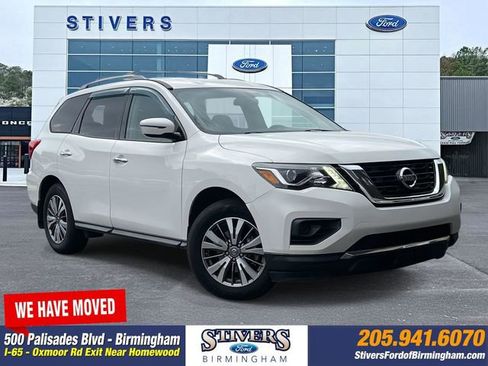 Used 2019 Nissan Pathfinder S image 1