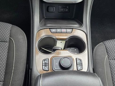 Used 2023 GMC Acadia SLE w/ Driver Convenience Package FWD image 20