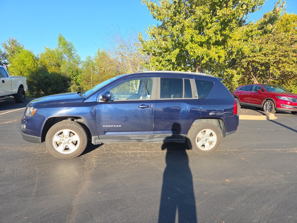 Used 2017 Jeep Compass Latitude FWD image 4