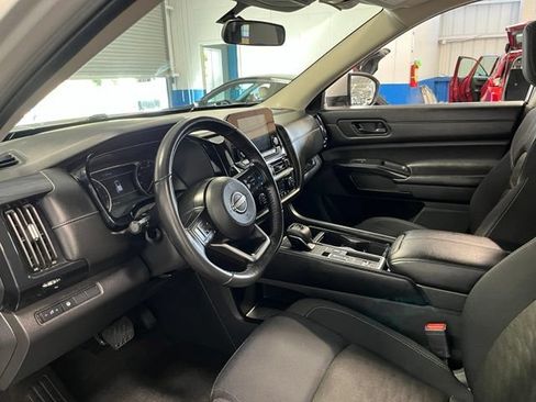 Used 2024 Nissan Pathfinder SV FWD image 22