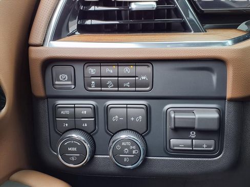 New 2026 Chevrolet Suburban High Country image 26