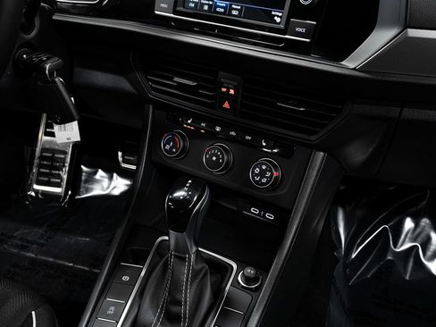 Used 2024 Volkswagen Jetta Sport image 23