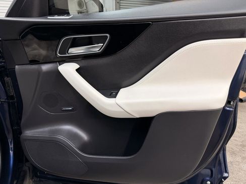 Used 2019 Jaguar F-PACE Prestige image 36