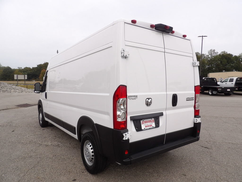 Used 2026 RAM ProMaster 2500 w/ Convenience Group FWD image 5