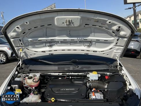 Used 2022 Chrysler Pacifica Limited w/ Uconnect Theater Family Group image 11