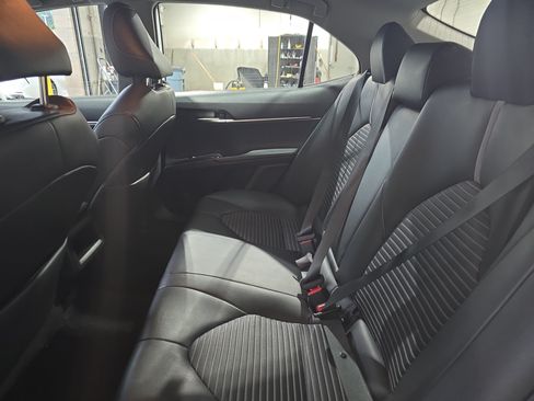 Used 2019 Toyota Camry SE FWD image 14