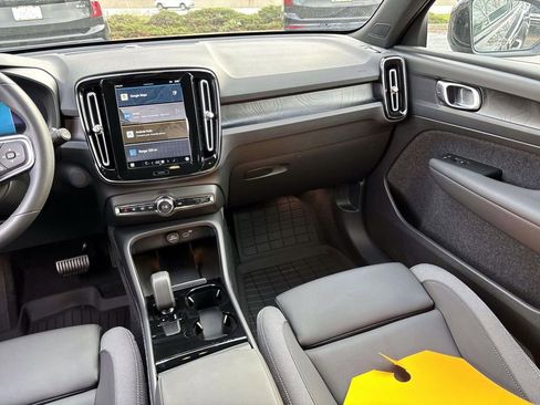 Used 2024 Volvo XC40 Recharge Core w/ Protection Package Premier image 31