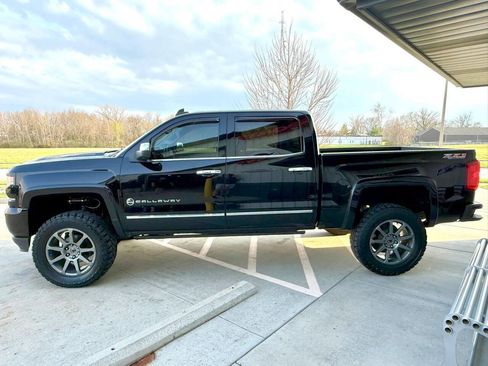 Used 2017 Chevrolet Silverado 1500 LTZ Z71 w/ LTZ Plus Package image 5