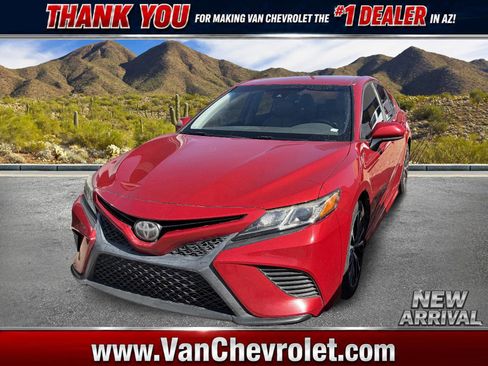 Used 2019 Toyota Camry SE w/ Carpet Mat Package FWD image 1