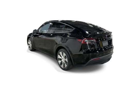 Certified 2023 Tesla Model Y Long Range AWD/4WD image 4