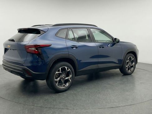 Used 2025 Chevrolet Trax LT image 9