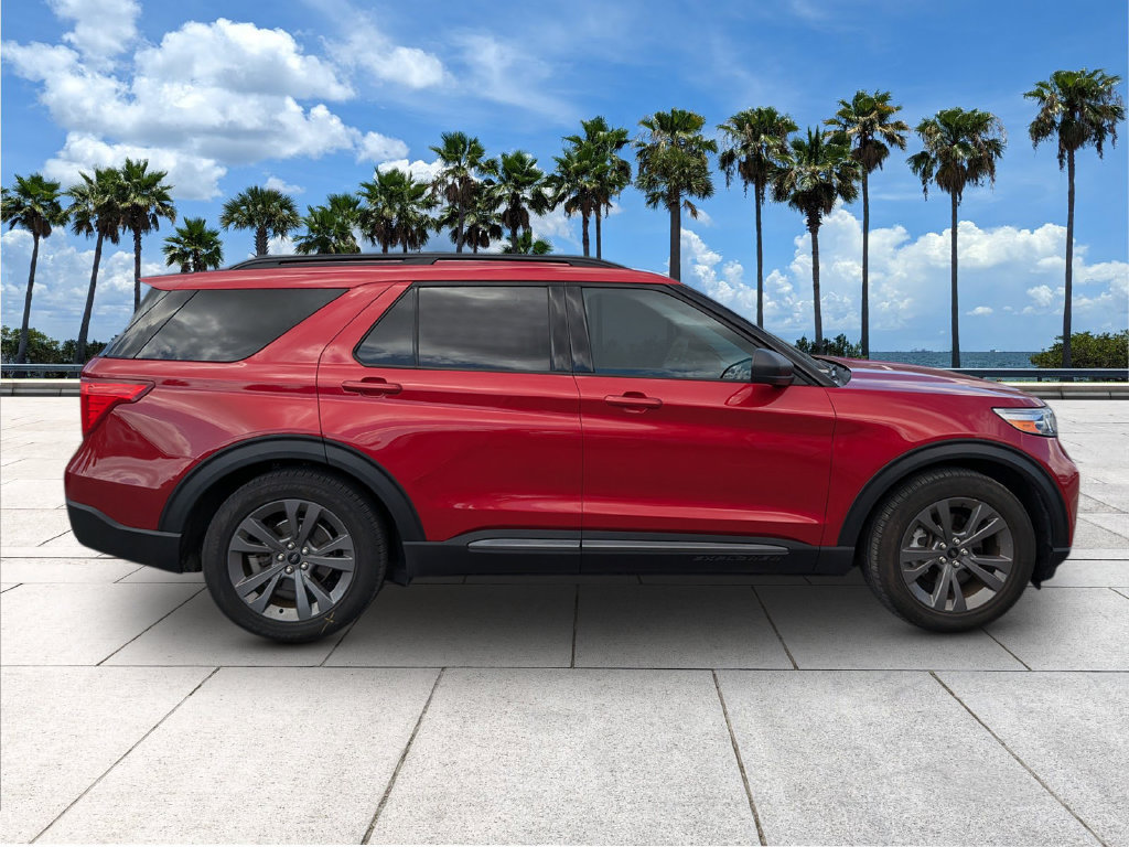 Used 2021 Ford Explorer XLT w/ Equipment Group 202A RWD image 11