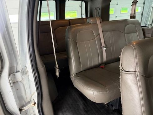 Used 2019 Chevrolet Express 2500 LS w/ Driver Convenience Package RWD image 9