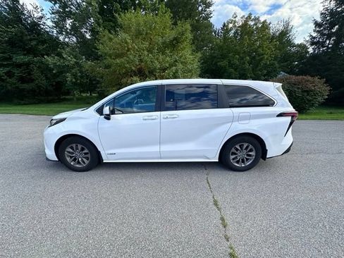 Used 2021 Toyota Sienna LE AWD/4WD image 6