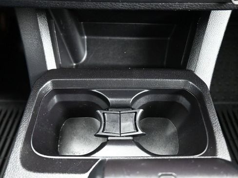 Used 2016 Toyota Tacoma SR w/ SR Convenience Package image 18