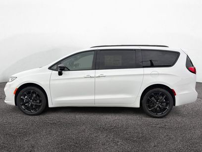 New 2026 Chrysler Pacifica Select w/ S Appearance Package