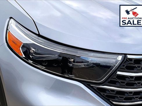 Used 2022 Ford Explorer XLT image 29