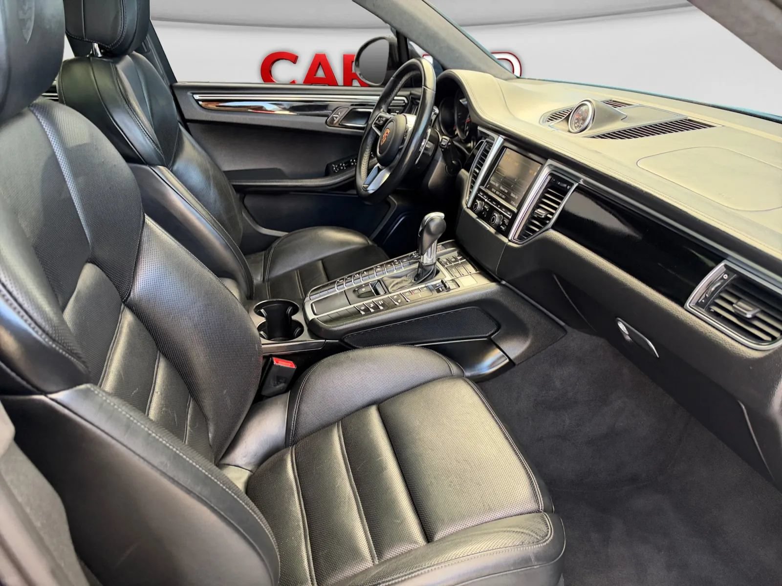 Used 2015 Porsche Macan Turbo AWD/4WD image 24