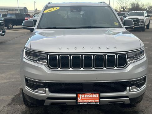 Used 2024 Jeep Wagoneer Series II w/ Flexible Seating Group image 8