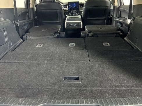 Used 2024 Ford Expedition XLT image 23