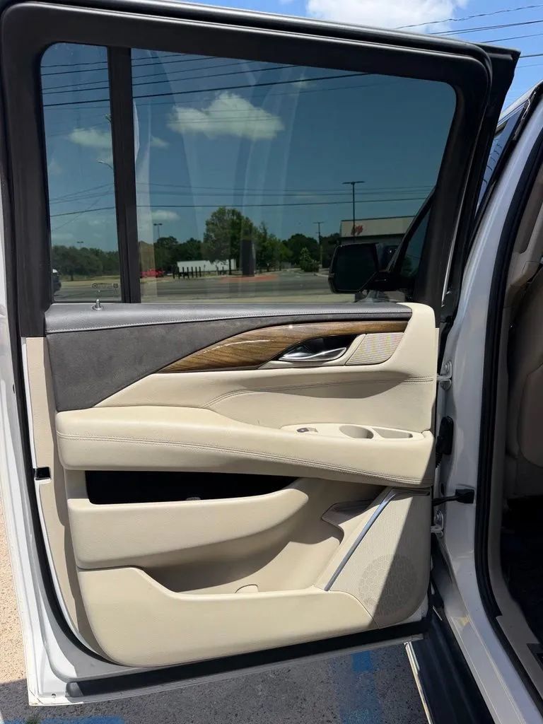 Used 2020 Cadillac Escalade ESV Premium Luxury AWD/4WD image 9
