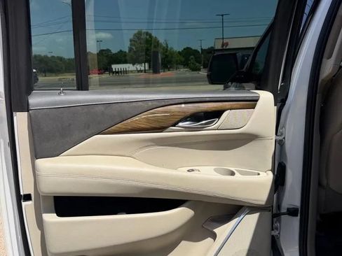 Used 2020 Cadillac Escalade ESV Premium Luxury AWD/4WD image 9