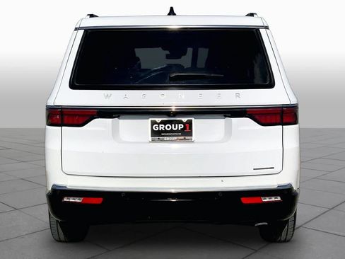 Used 2024 Jeep Wagoneer Series II w/ Flexible Seating Group RWD image 5