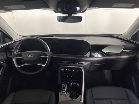 Used 2025 Audi Q5 Premium w/ Convenience Package image 18