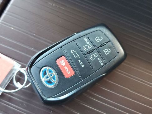 Certified 2021 Toyota Sienna XLE image 39