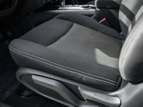 Used 2017 Nissan Pathfinder S image 29