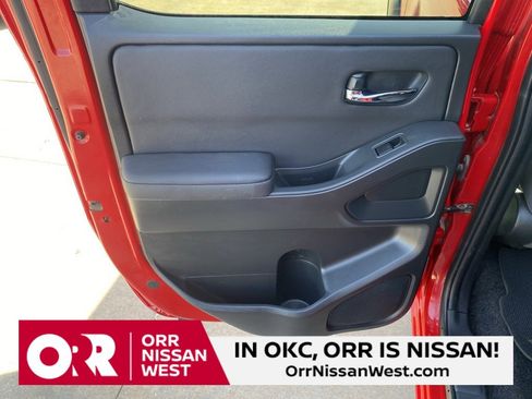 Used 2024 Nissan Frontier SV image 14