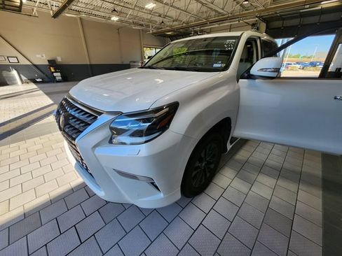 Used 2020 Lexus GX 460 Premium w/ Premium Package AWD/4WD image 3