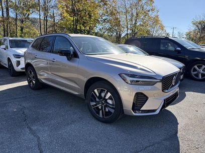 New 2026 Volvo XC60 B5 Core w/ Protection Package Premier