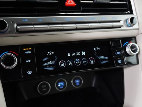 Used 2026 Genesis G70 2.5T image 23