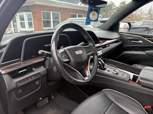 Certified 2023 Cadillac Escalade ESV Premium Luxury image 8