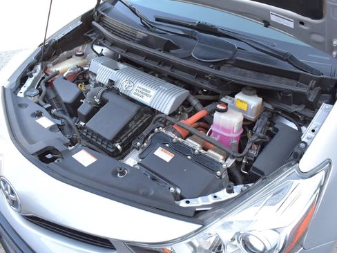 Used 2015 Toyota Prius V Four FWD image 31