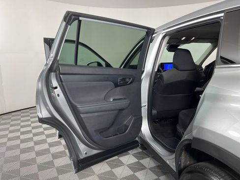 Used 2023 Toyota Highlander L image 43