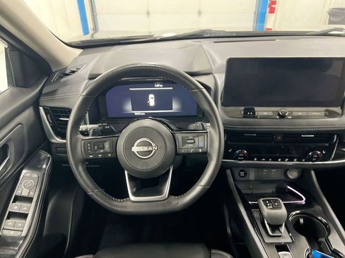 Used 2024 Nissan Rogue SL AWD/4WD image 11