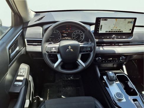 Used 2025 Mitsubishi Outlander SE AWD/4WD image 7