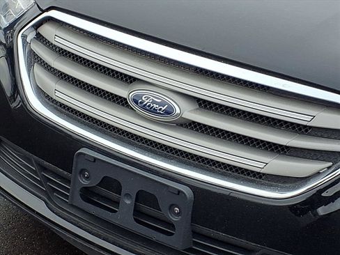 Used 2017 Ford Taurus SE image 26