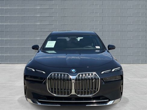Used 2023 BMW i7 xDrive60 AWD/4WD image 2