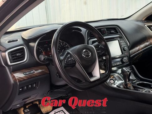 Used 2017 Nissan Maxima Platinum w/ Interior Lighting Package FWD image 10