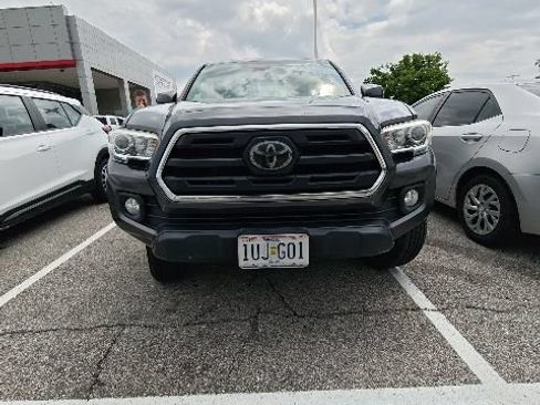Used 2018 Toyota Tacoma SR5 RWD image 3