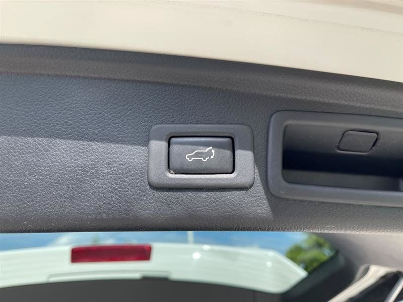 Used 2015 Subaru Forester 2.5i Touring w/ Eyesight & Navigation System AWD/4WD image 38