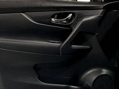 Used 2019 Nissan Rogue SV image 20