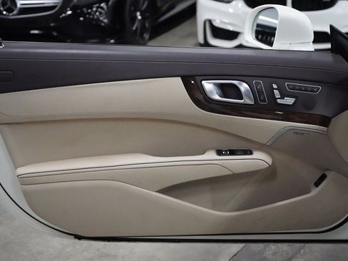 Used 2014 Mercedes-Benz SL 550 image 9