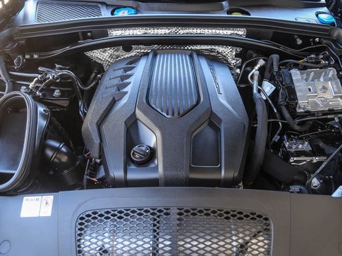 Used 2024 Porsche Macan Turbo image 23