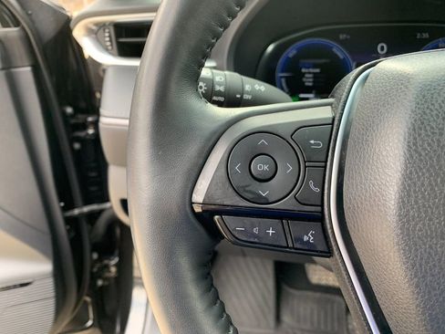 Used 2023 Toyota Venza Limited image 30