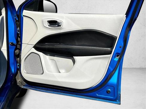 Used 2019 Jeep Compass Latitude image 14