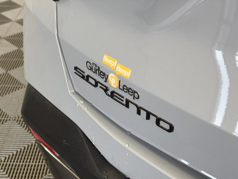 Certified 2025 Kia Sorento SX image 15